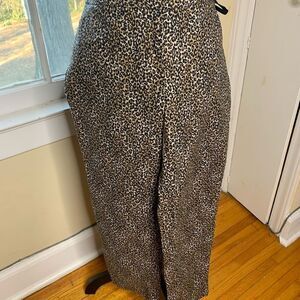 Animal print White House Black Market stretch leopard slim ankle pants size 4 🔥